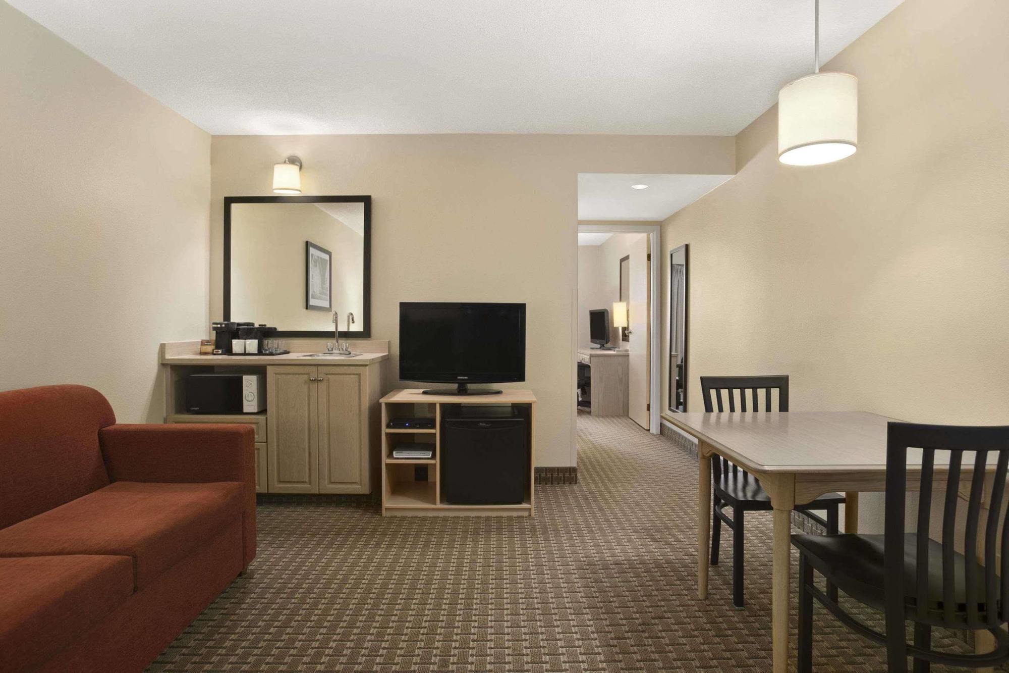 Country Inn & Suites Dartmouth ภายนอก รูปภาพ