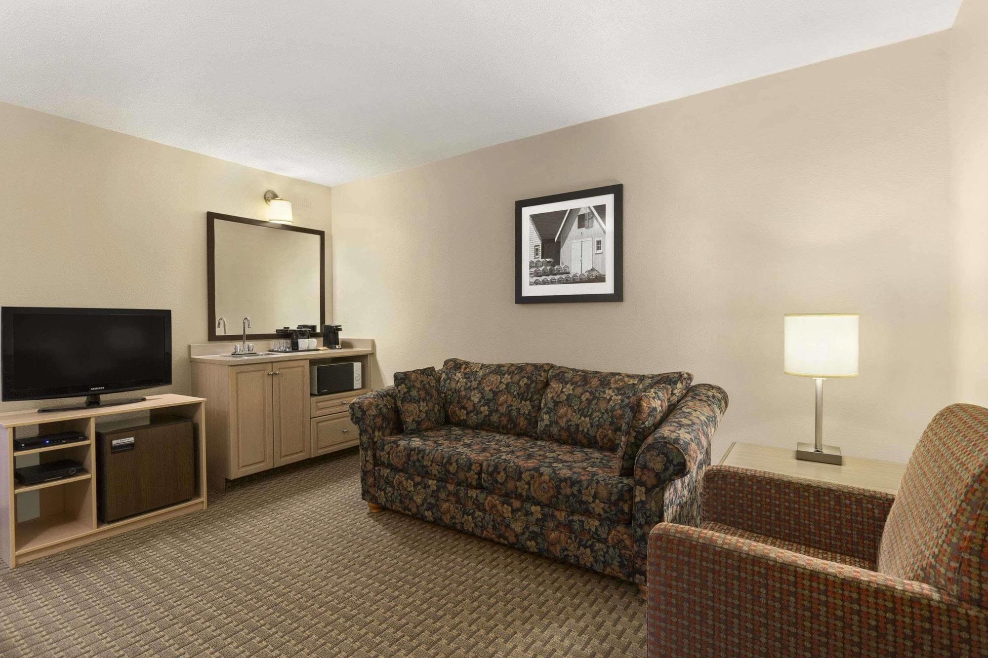 Country Inn & Suites Dartmouth ภายนอก รูปภาพ